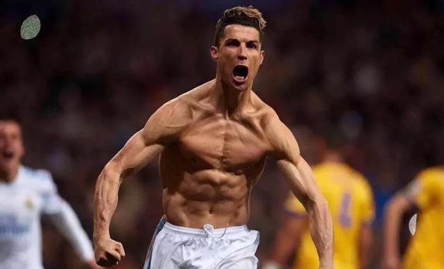 篮球CBA球队对阵激烈，比分胶着